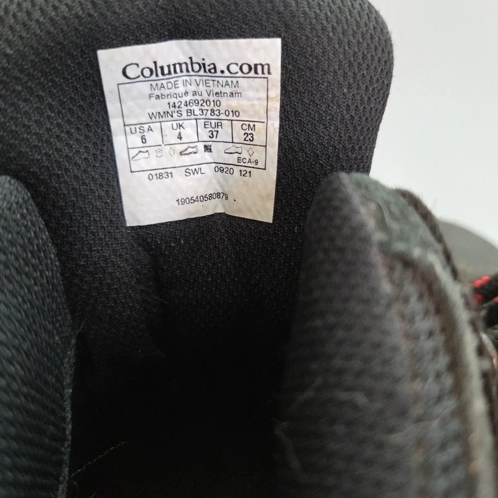 Columbia Women's Newton Ridge Plus Wide Waterproof Hiking Boot Black/Poppy Red 6